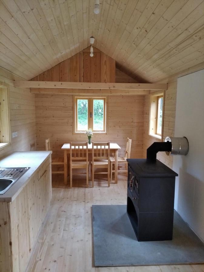 Celorocni Glamping V Pohodlnem Domecku Villa Vyprachtice Bagian luar foto